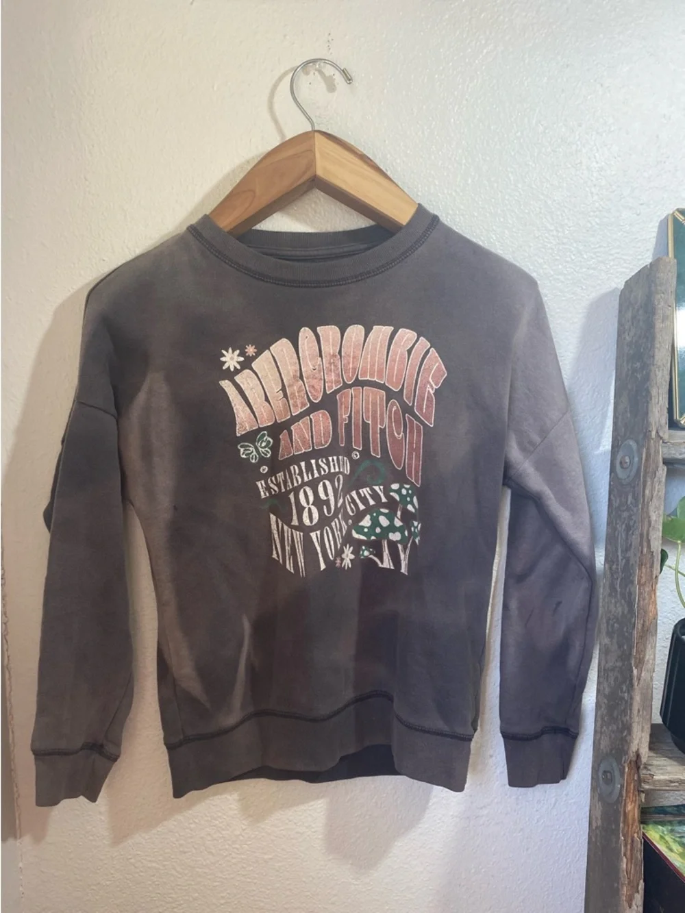 Abercrombie & Fitch Girl's Charcoal Groovy Crewneck Sweatshirt Size 11/12